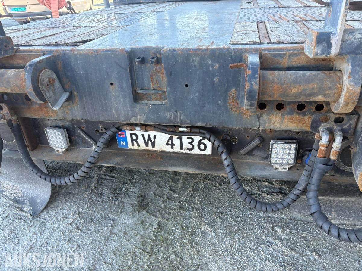 2011 HRD maskintralle med hydrauliske ramper – uttrekk 6 meter