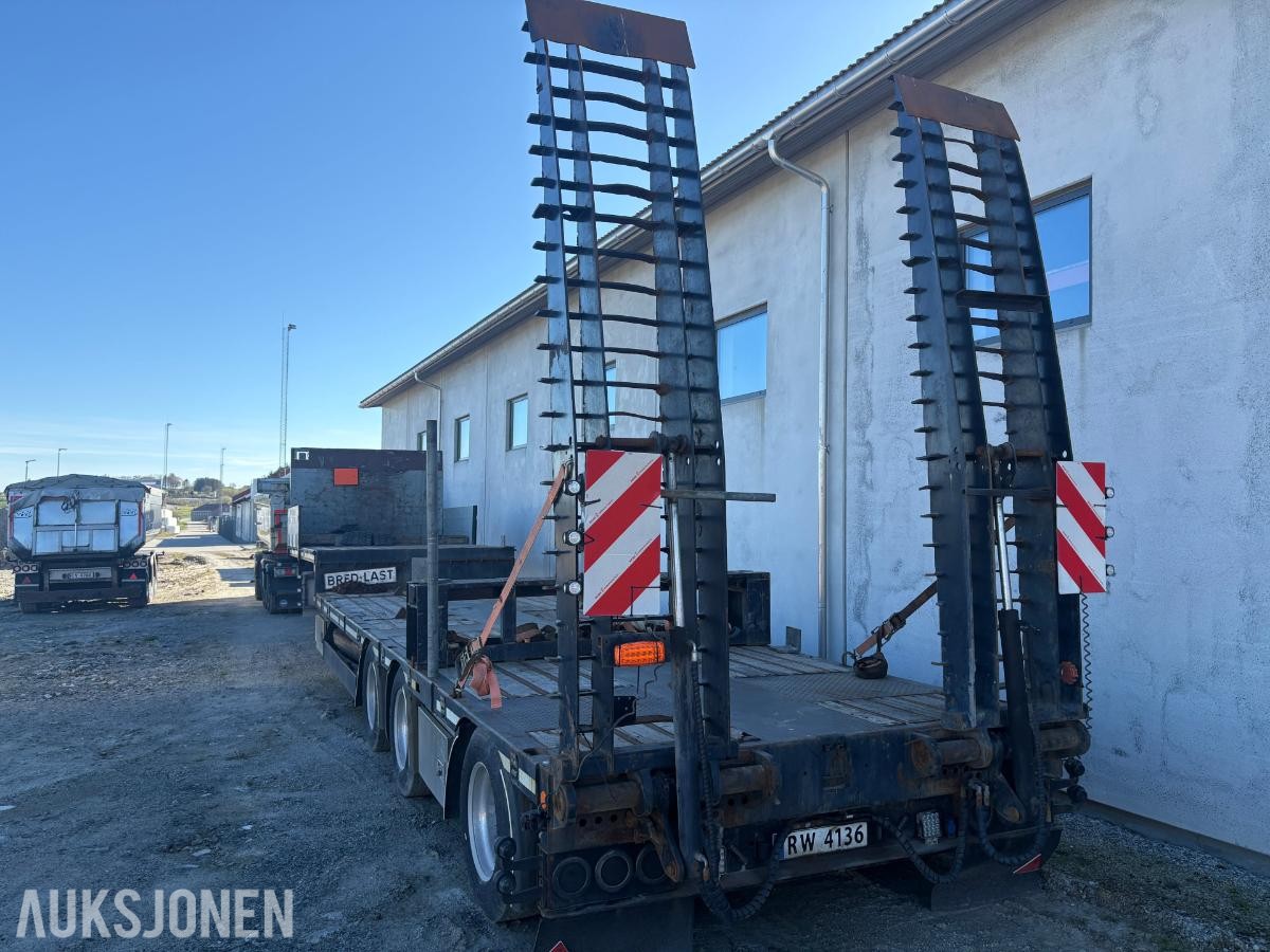 2011 HRD maskintralle med hydrauliske ramper – uttrekk 6 meter