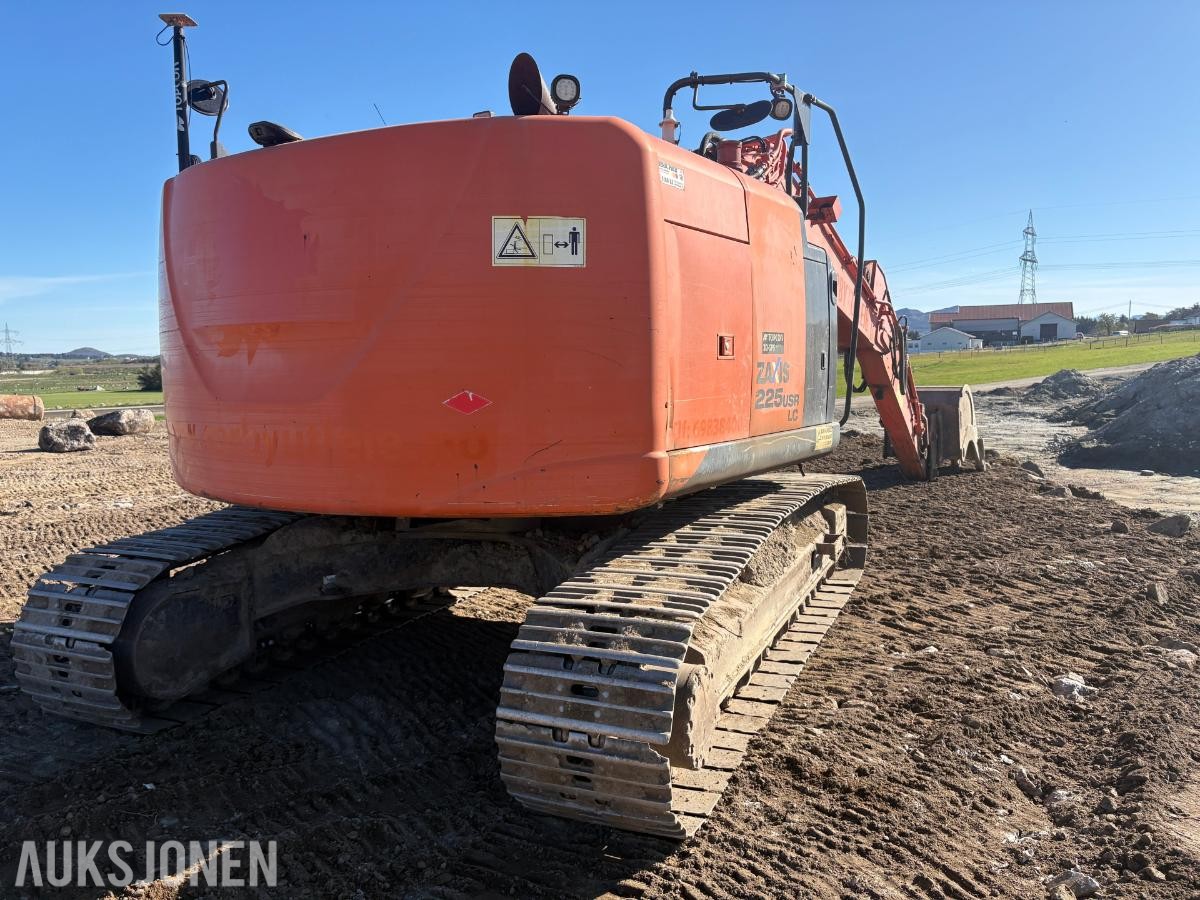 2014 Hitachi ZX225USRLC-5B gravemaskin pusseskuff og Engcon tiltrotator