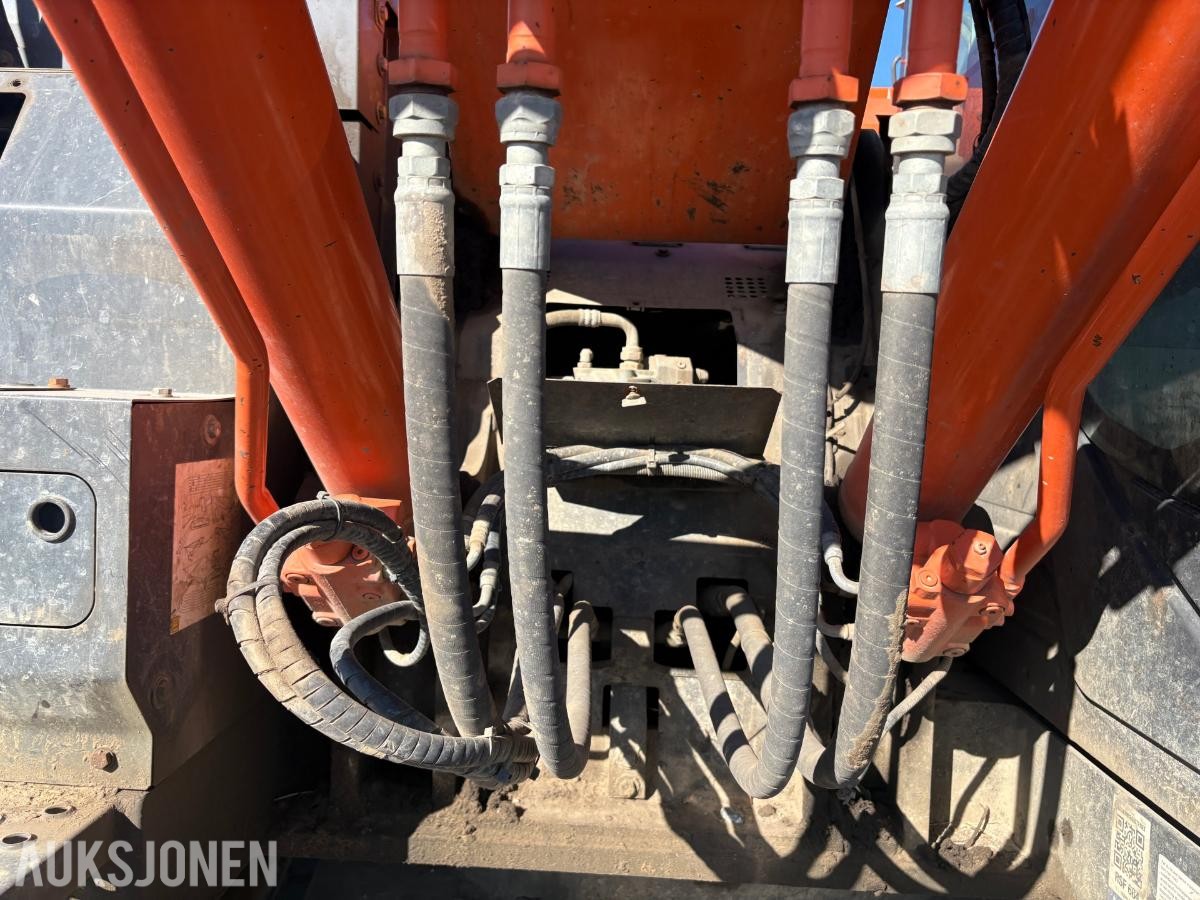 2014 Hitachi ZX225USRLC-5B gravemaskin pusseskuff og Engcon tiltrotator