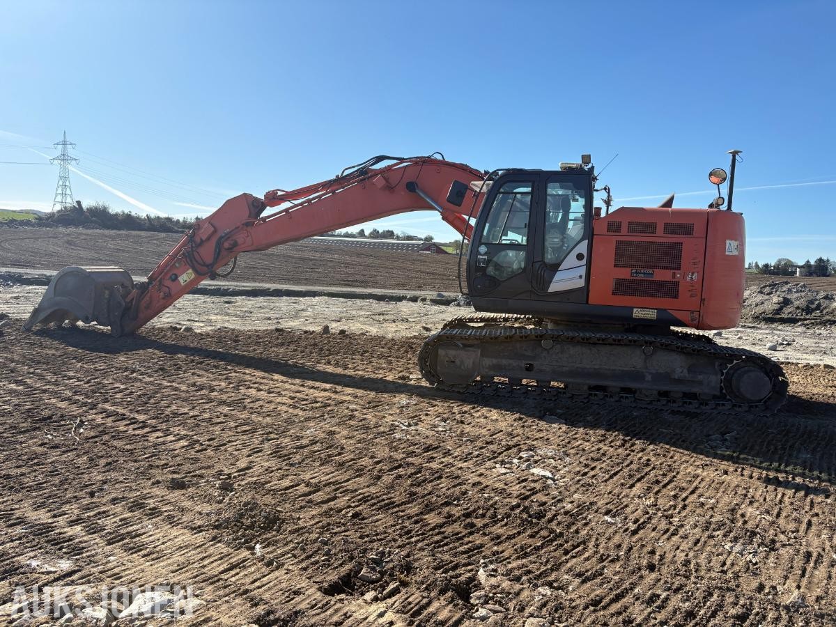 2014 Hitachi ZX225USRLC-5B gravemaskin pusseskuff og Engcon tiltrotator