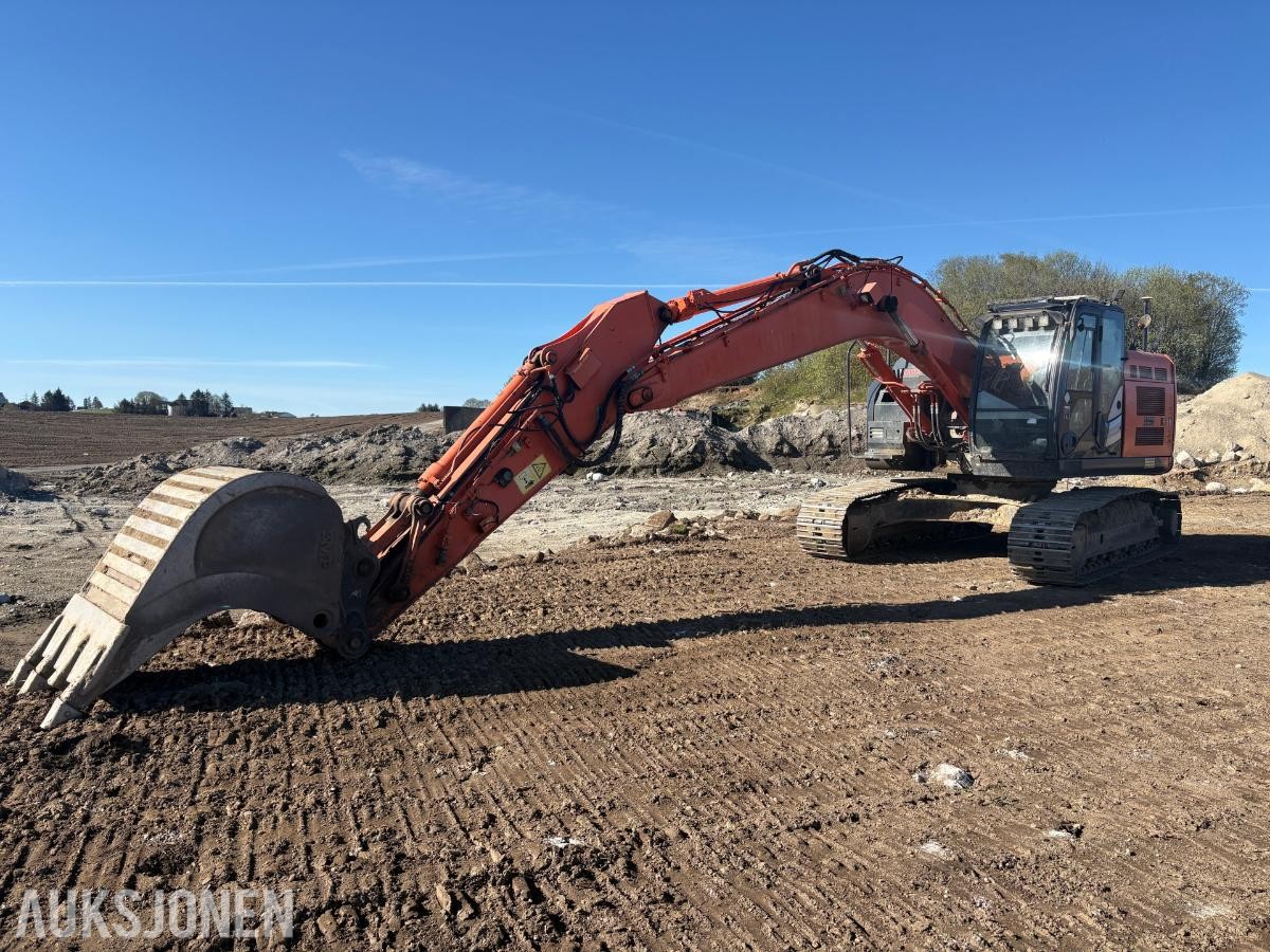 2014 Hitachi ZX225USRLC-5B gravemaskin pusseskuff og Engcon tiltrotator