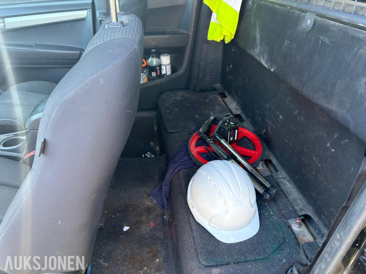 2013 Isuzu D-max 2.5-163 D 4WD, 168295km plog strøapparat brøyterigget