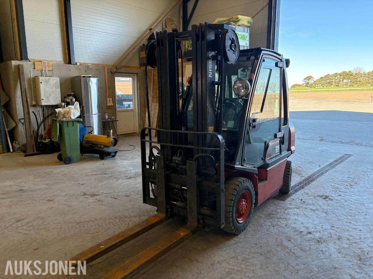 2004 Nissan 2,5 tonns diesel motvekts truck