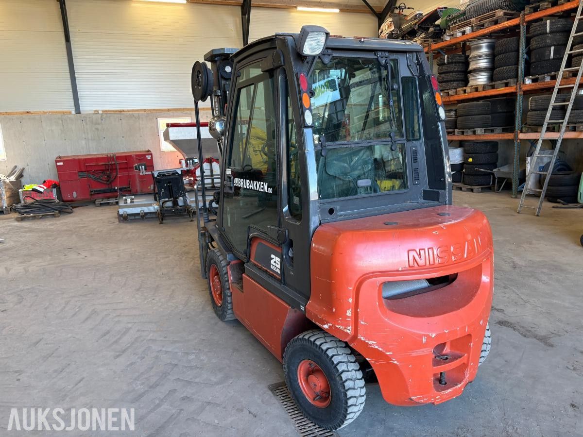 2004 Nissan 2,5 tonns diesel motvekts truck