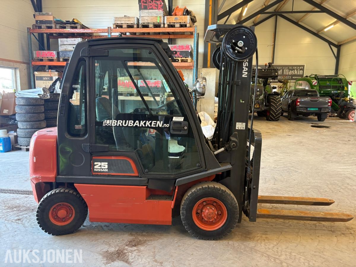 2004 Nissan 2,5 tonns diesel motvekts truck