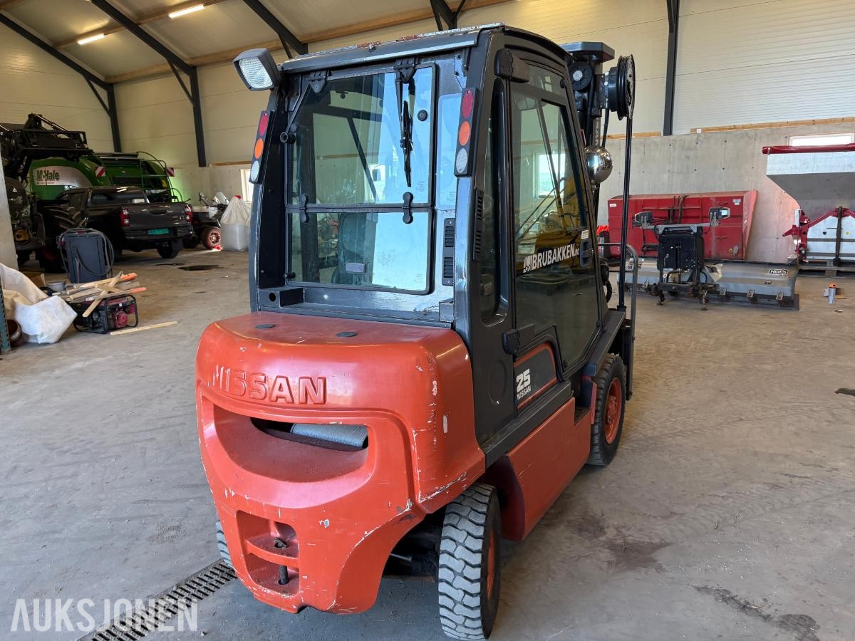 2004 Nissan 2,5 tonns diesel motvekts truck
