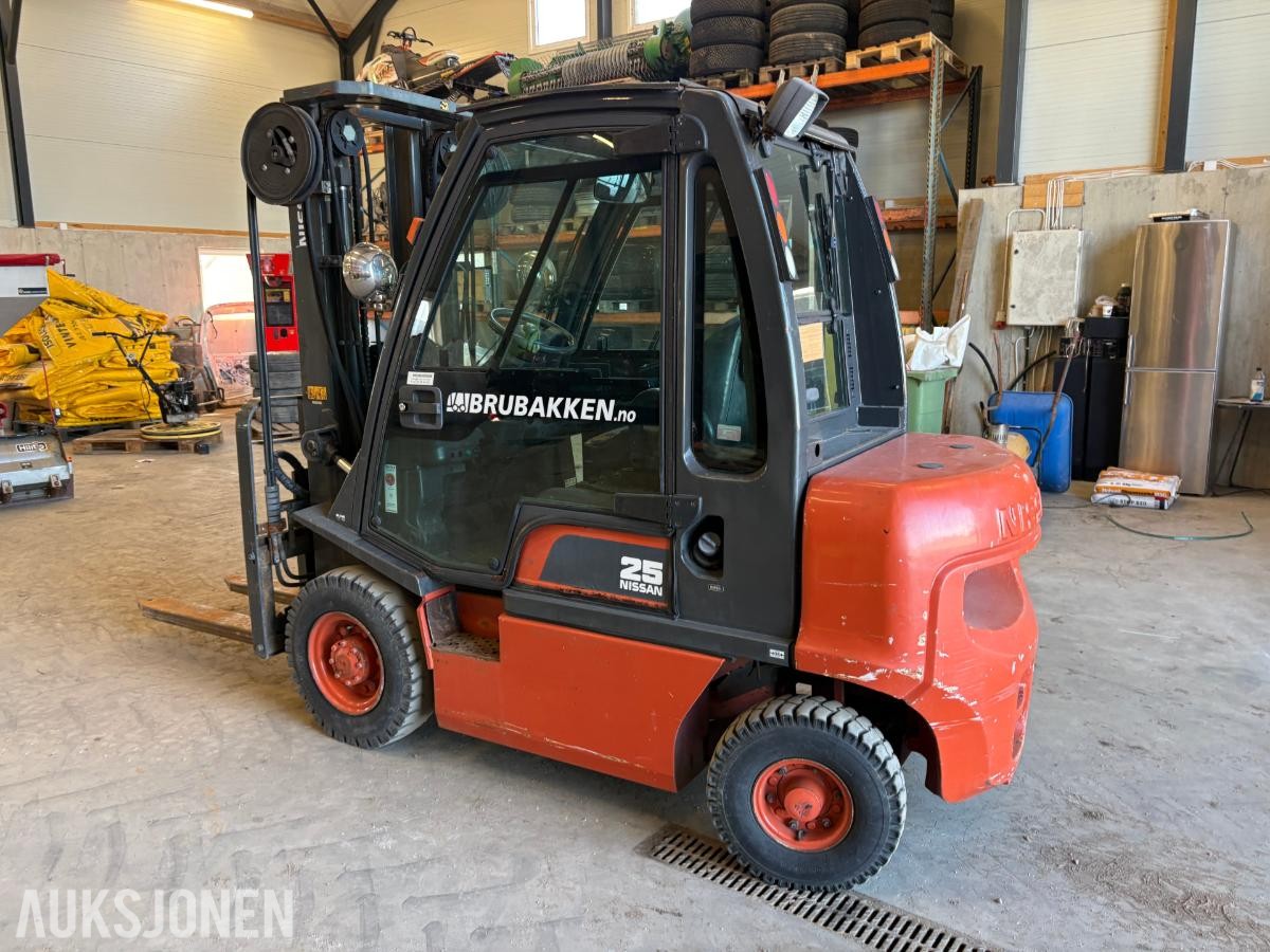 2004 Nissan 2,5 tonns diesel motvekts truck