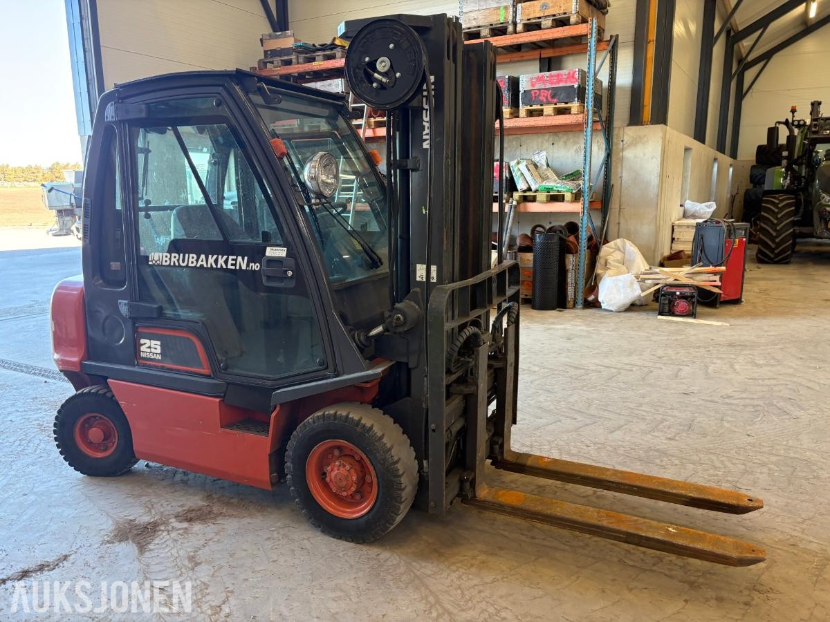 2004 Nissan 2,5 tonns diesel motvekts truck