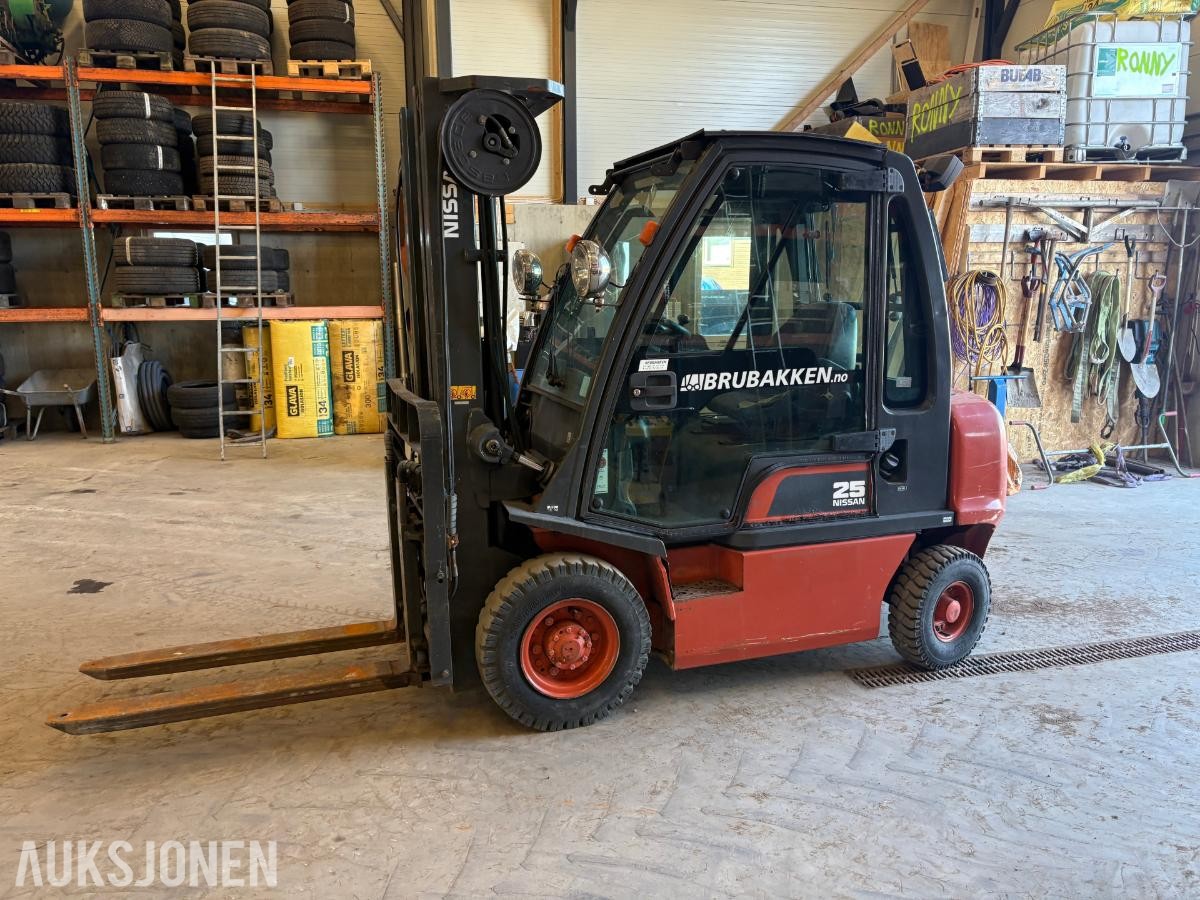 2004 Nissan 2,5 tonns diesel motvekts truck