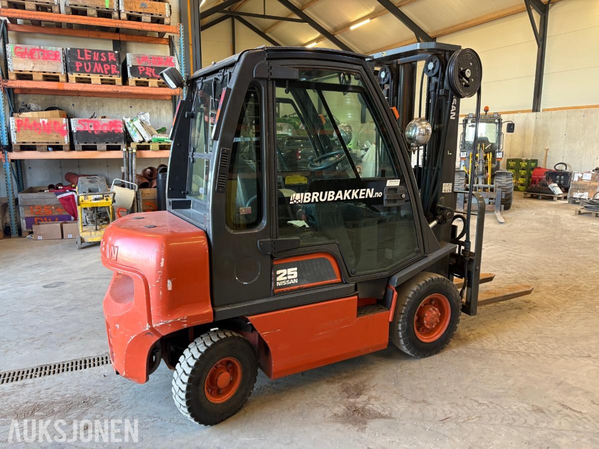 2004 Nissan 2,5 tonns diesel motvekts truck