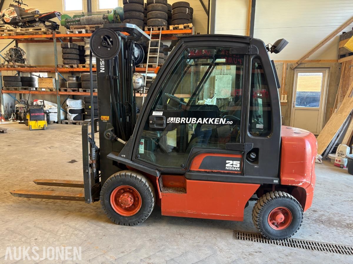 2004 Nissan 2,5 tonns diesel motvekts truck