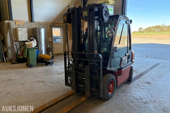 2004 Nissan 2,5 tonns diesel motvekts truck 