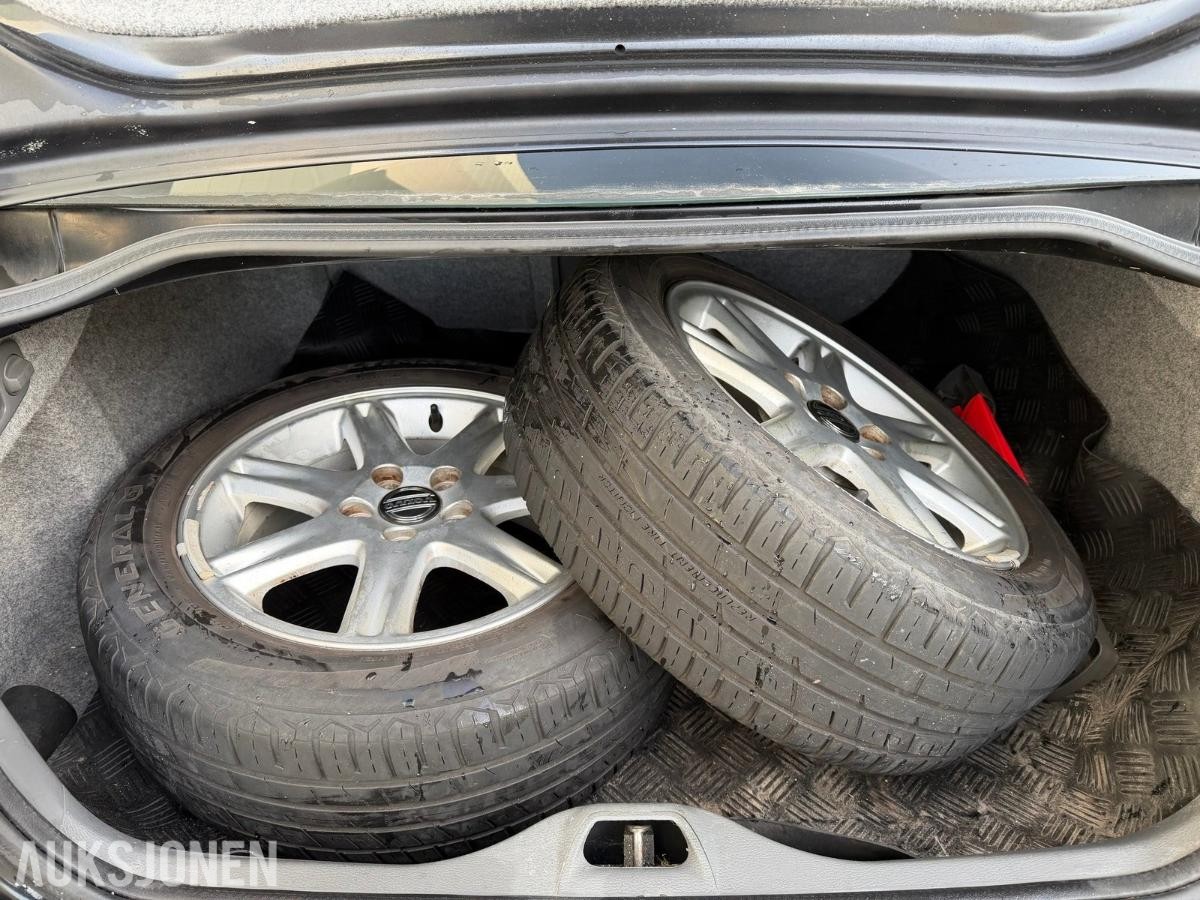 2005 VOLVO S60 2,0T 180HK AUTOMAT | SKINN | HENGERFESTE