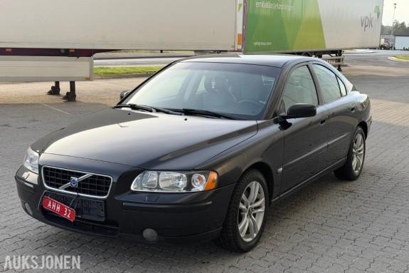 2005 VOLVO S60 2,0T 180HK AUTOMAT | SKINN | HENGERFESTE
