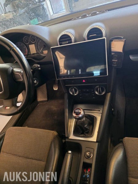 Vehicle image 30