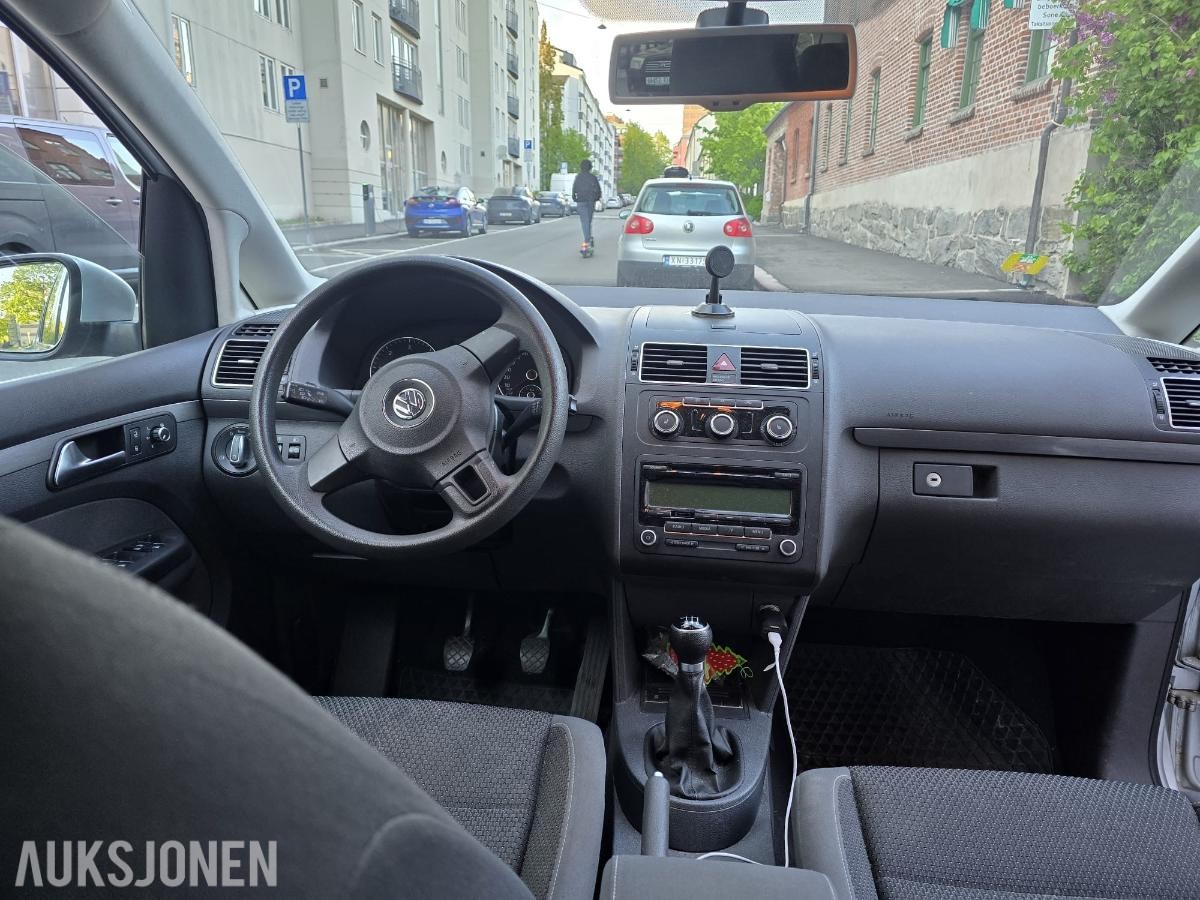 2011 Volkswagen Touran 1.6 diesel 105hk cruisekontroll hengerfeste s+v dekk