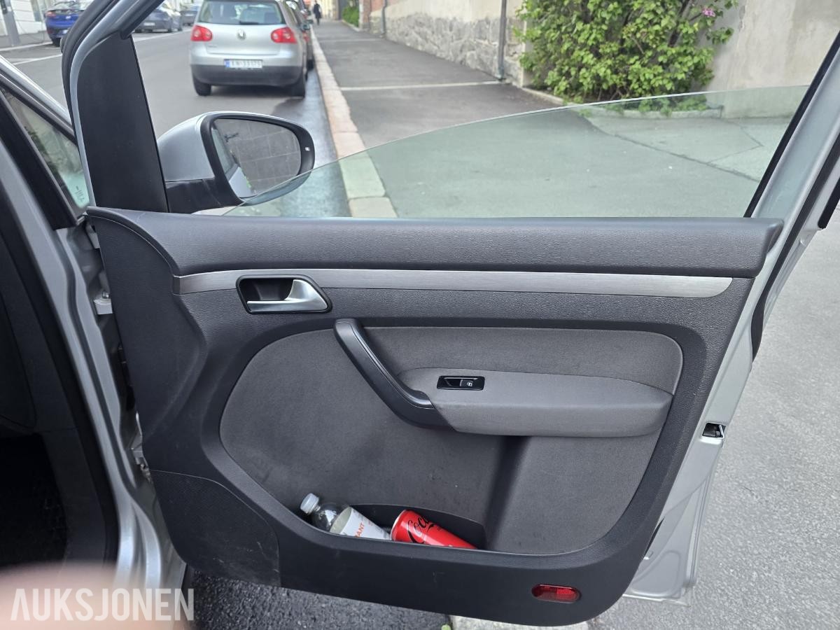 2011 Volkswagen Touran 1.6 diesel 105hk cruisekontroll hengerfeste s+v dekk
