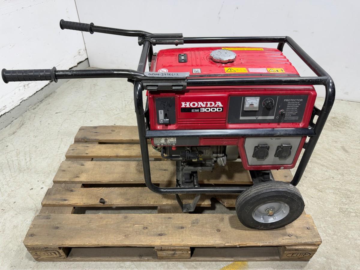 1998 Honda EM3000X aggregat på hjul.