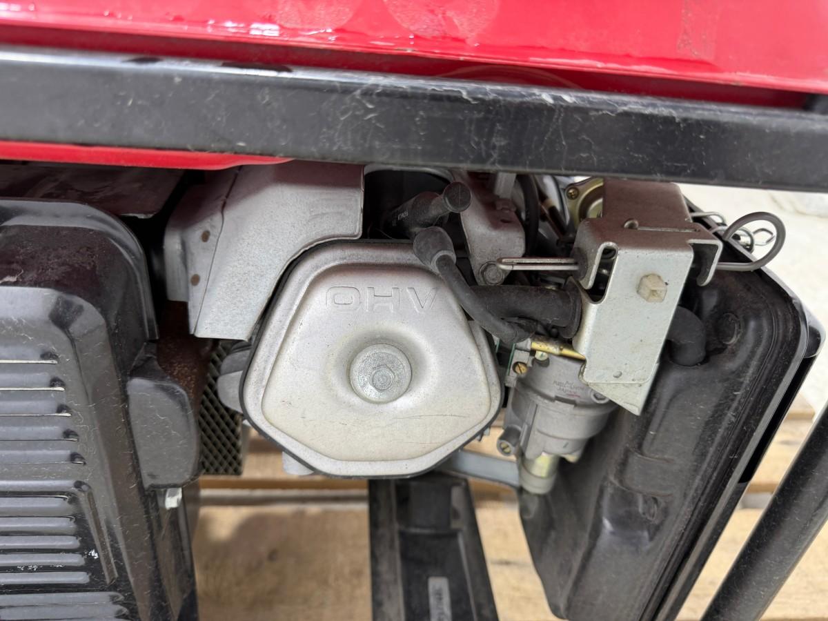 1998 Honda EM3000X aggregat på hjul.