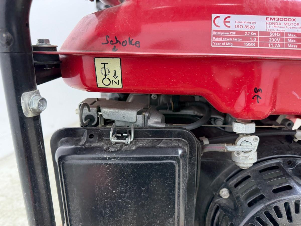 1998 Honda EM3000X aggregat på hjul.