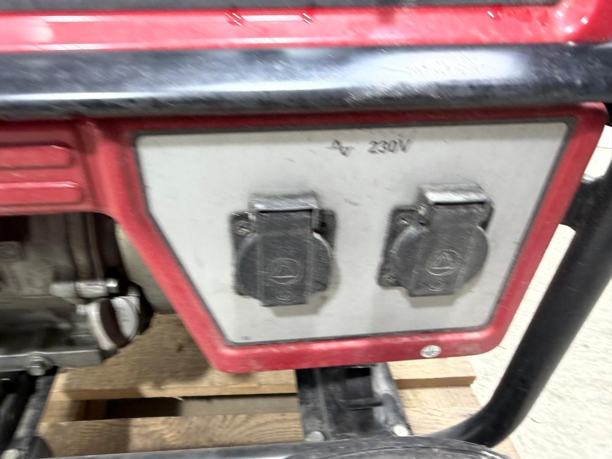 1998 Honda EM3000X aggregat på hjul.
