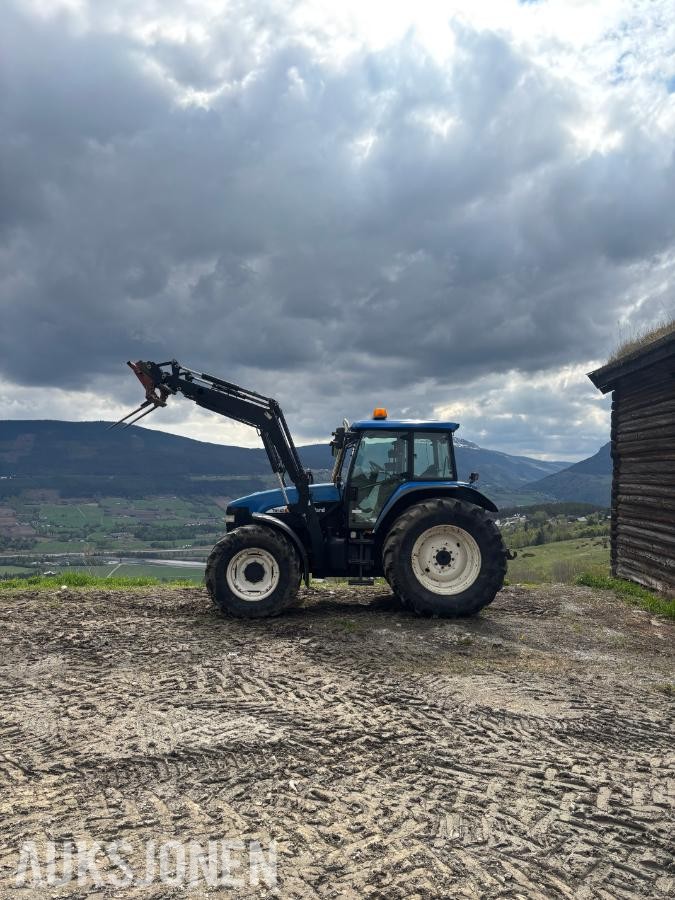 2005 New Holland TD60 traktor med laster