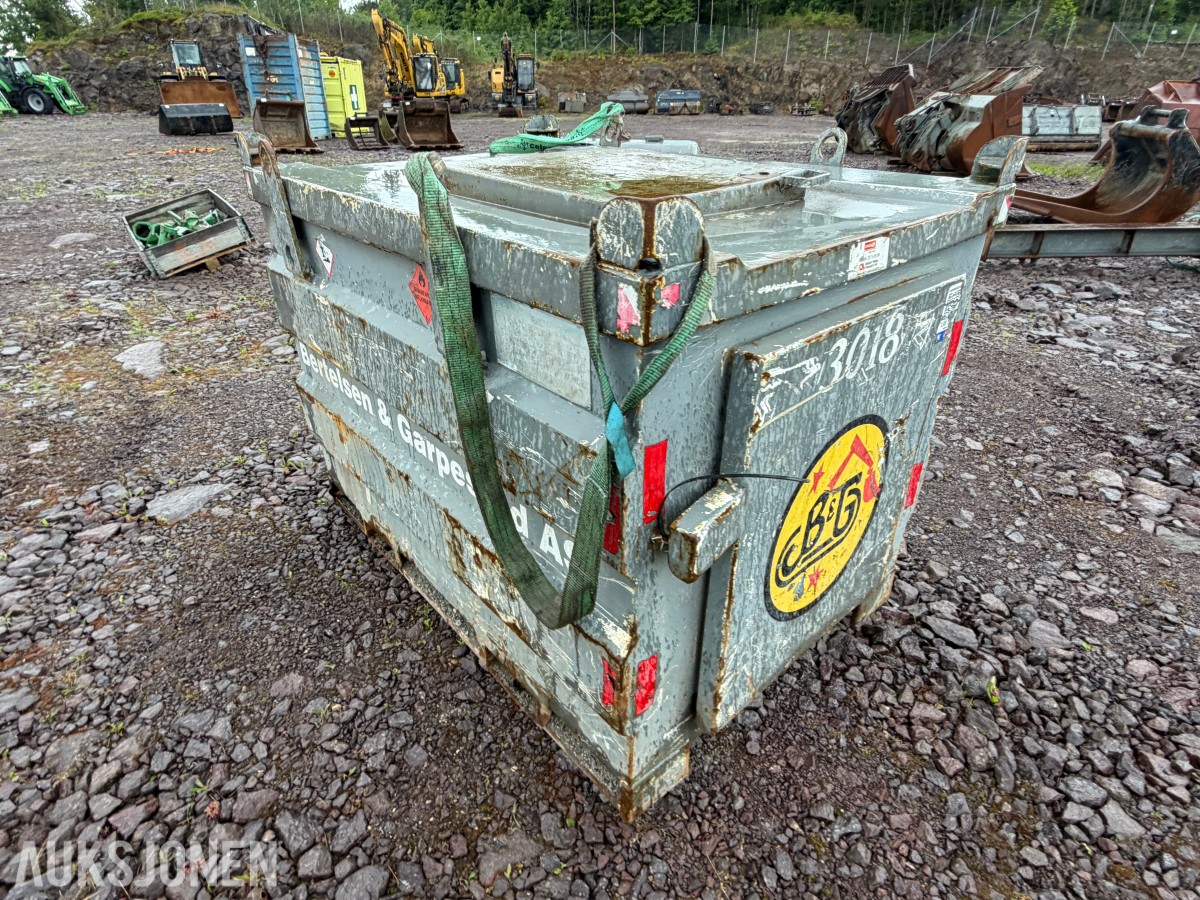 2015 Vera Dieseltank 1000L – Ca. 60 % innhold