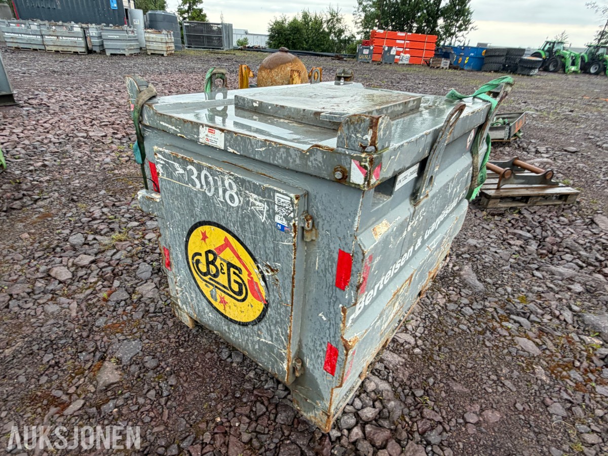 2015 Vera Dieseltank 1000L – Ca. 60 % innhold