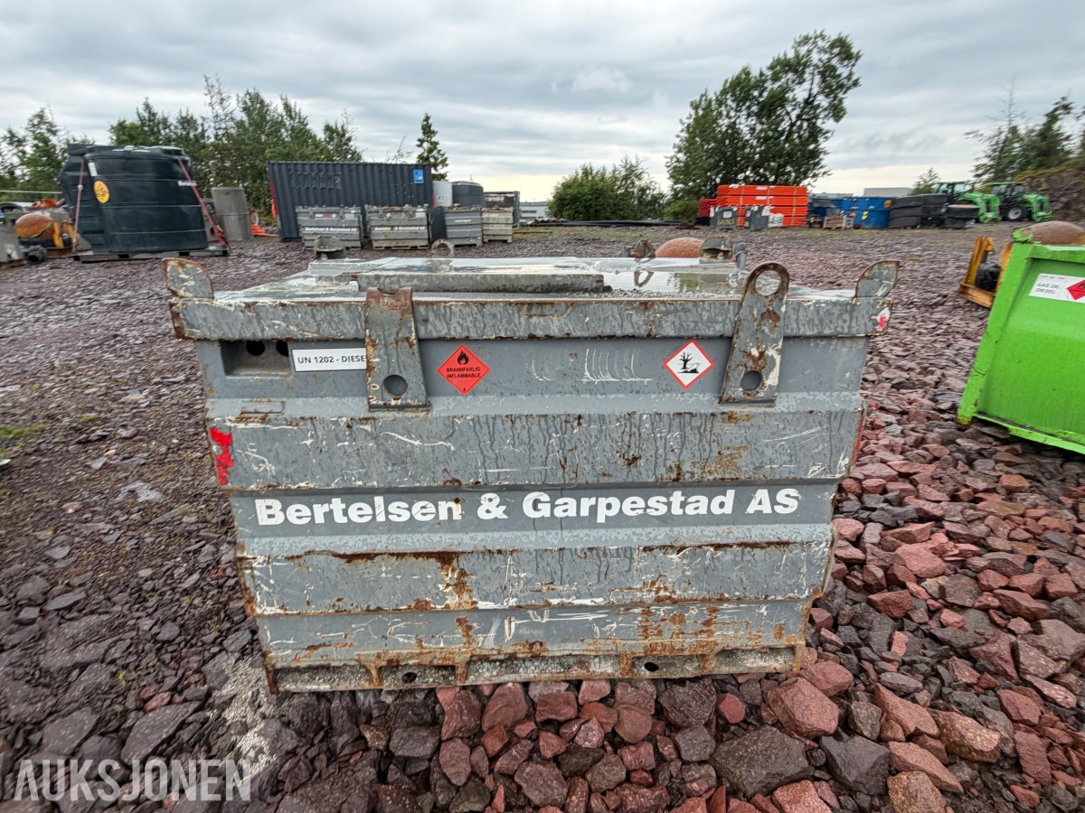 2015 - Dieseltank 1000 liter (Vera) tom tank