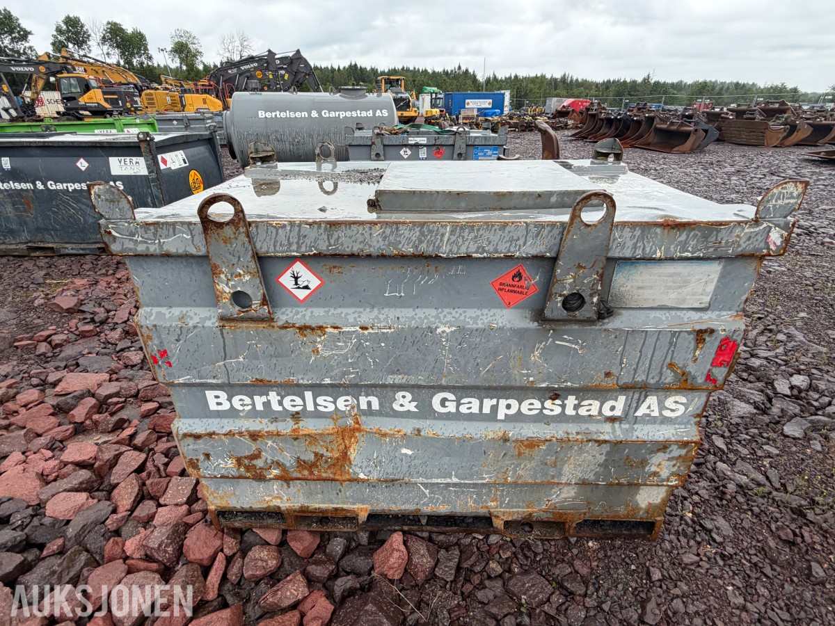 2015 - Dieseltank 1000 liter (Vera) tom tank