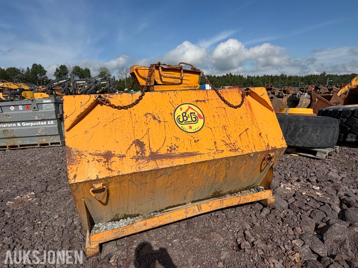 Deseltank Färmartanken AB – 2000 liter - (Ca 900L på tankken)