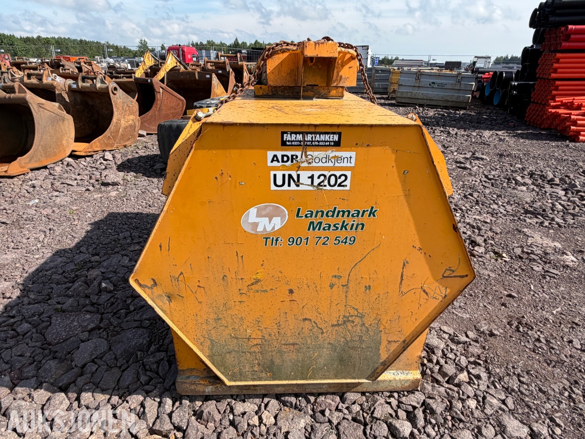 Deseltank Färmartanken AB – 2000 liter - (Ca 900L på tankken)
