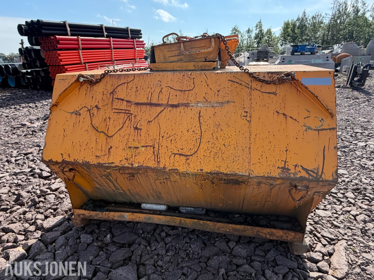 Deseltank Färmartanken AB – 2000 liter - (Ca 900L på tankken)