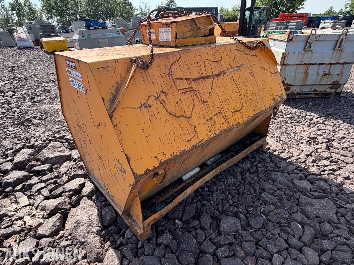 Deseltank Färmartanken AB – 2000 liter - (Ca 900L på tankken)