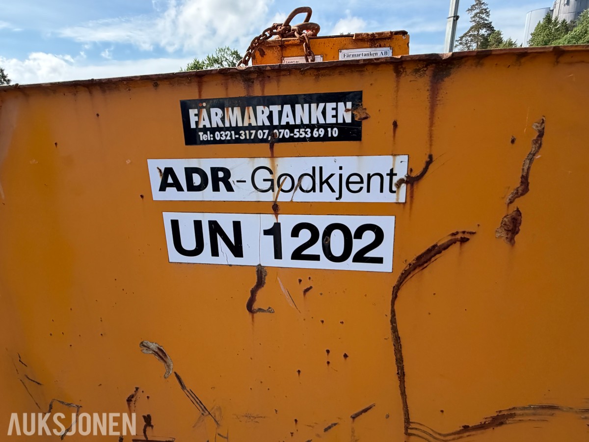 Deseltank Färmartanken AB – 2000 liter - (Ca 900L på tankken)