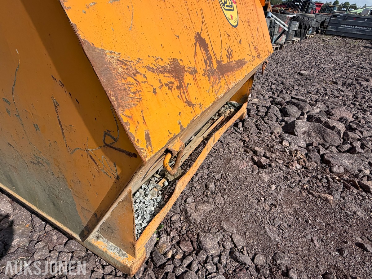 Deseltank Färmartanken AB – 2000 liter - (Ca 900L på tankken)