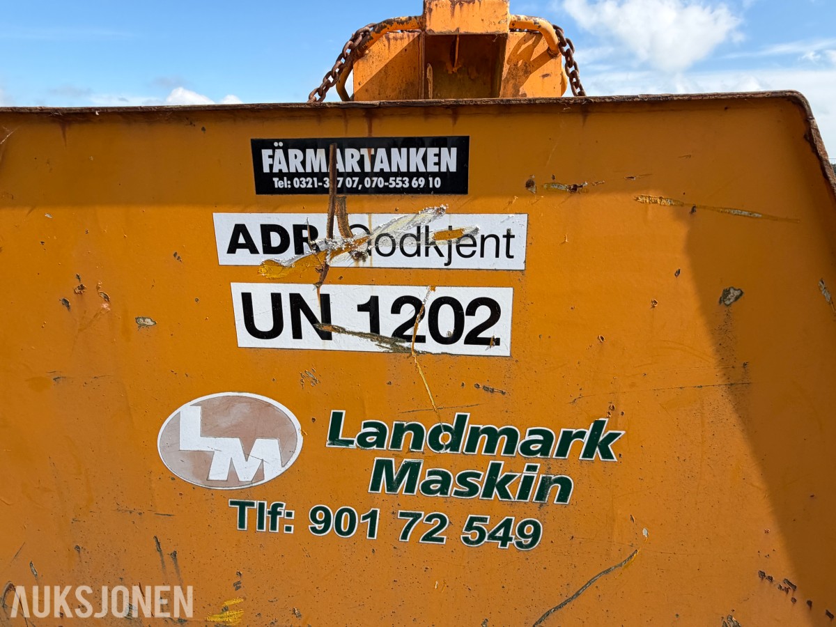 Deseltank Färmartanken AB – 2000 liter - (Ca 900L på tankken)