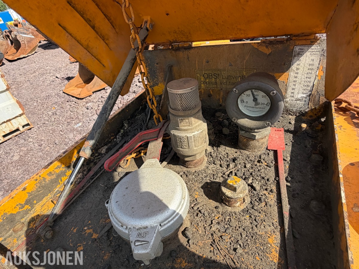 Deseltank Färmartanken AB – 2000 liter - (Ca 900L på tankken)