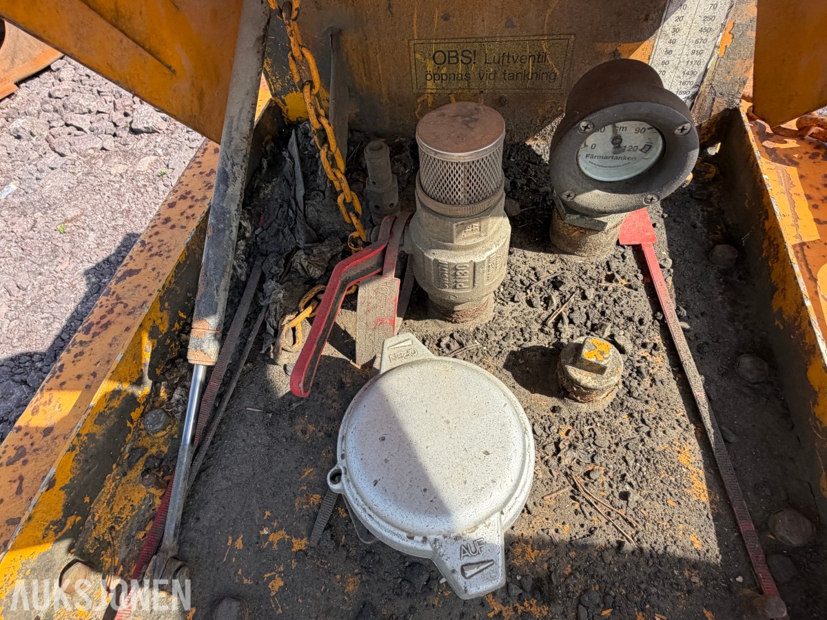 Deseltank Färmartanken AB – 2000 liter - (Ca 900L på tankken)