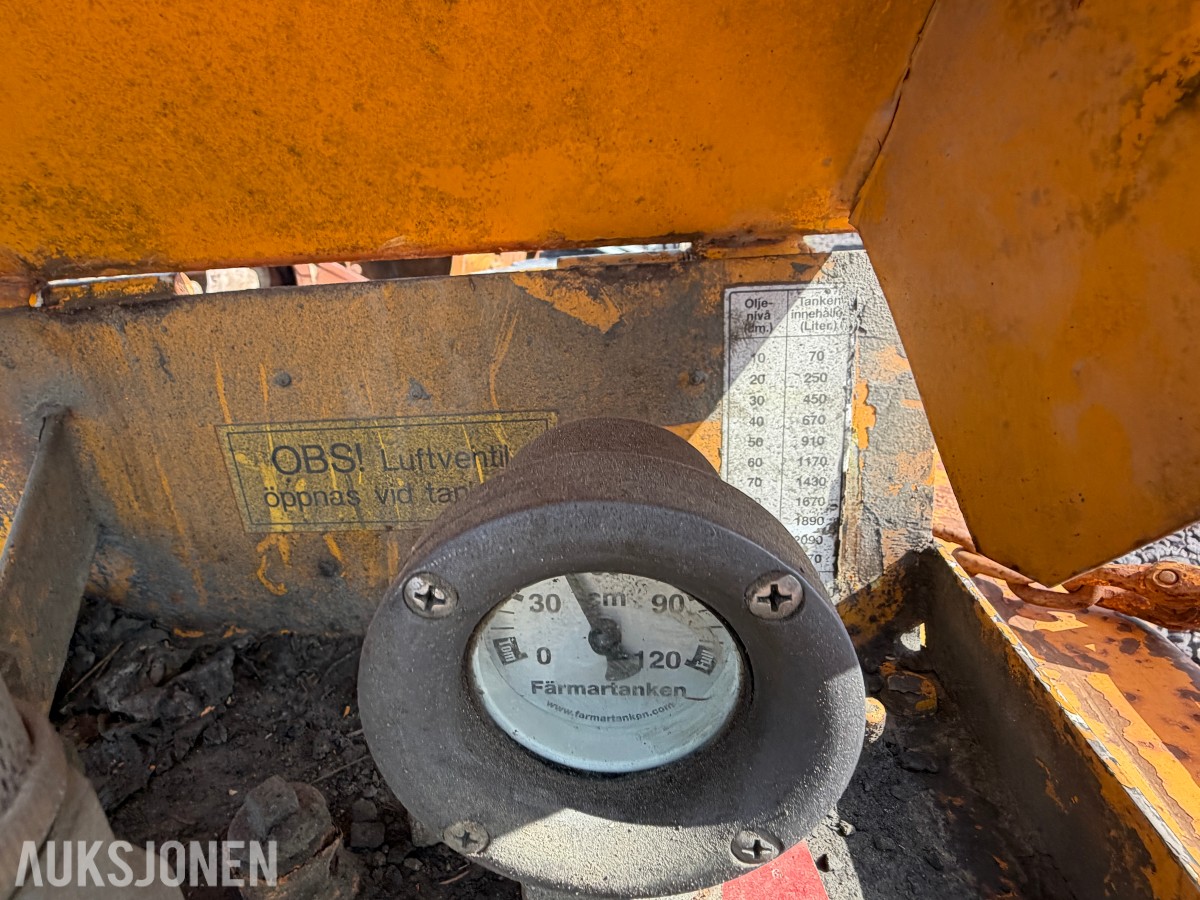 Deseltank Färmartanken AB – 2000 liter - (Ca 900L på tankken)