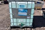 1000 L IBC-container med AdBlue – Arom Dekor