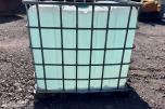 1000 L IBC-container med AdBlue – Arom Dekor