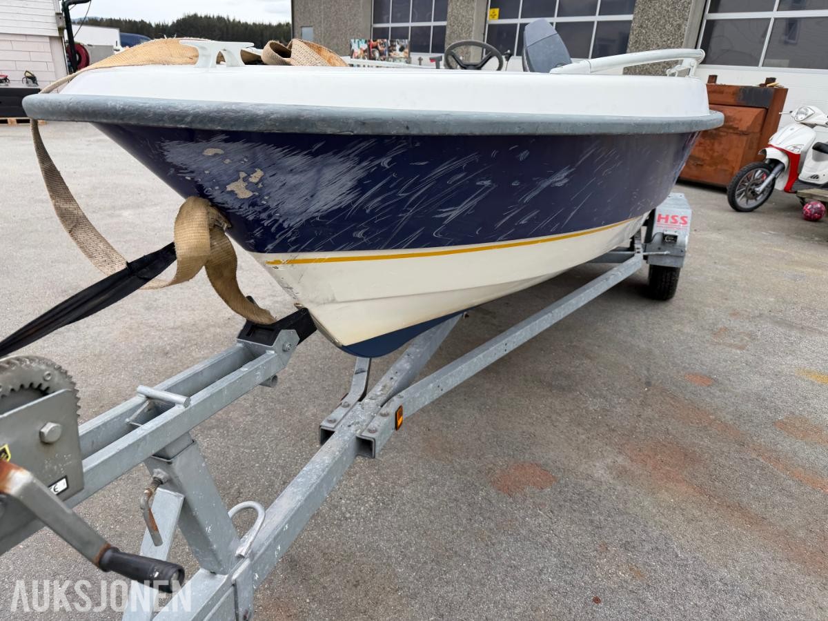 Askeladden 435 Liten båt med tralle og motor 40hk