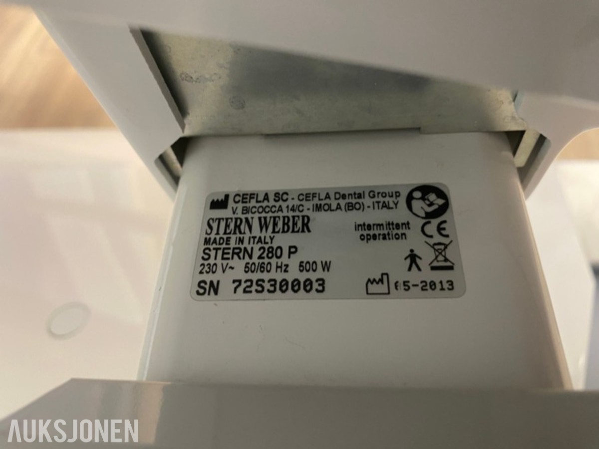 Stern Weber tannlegestol / behandlingsenhet med instrumentbord og operasjonslampe