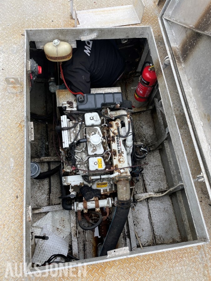Ørnli Verft arbeidsbåt / aluminiumskatamaran | 9,9 m | 2 x SABB | Kran | Reparasjonsobjekt
