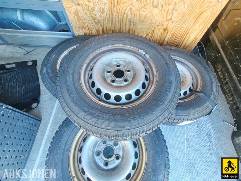 Vehicle image 18
