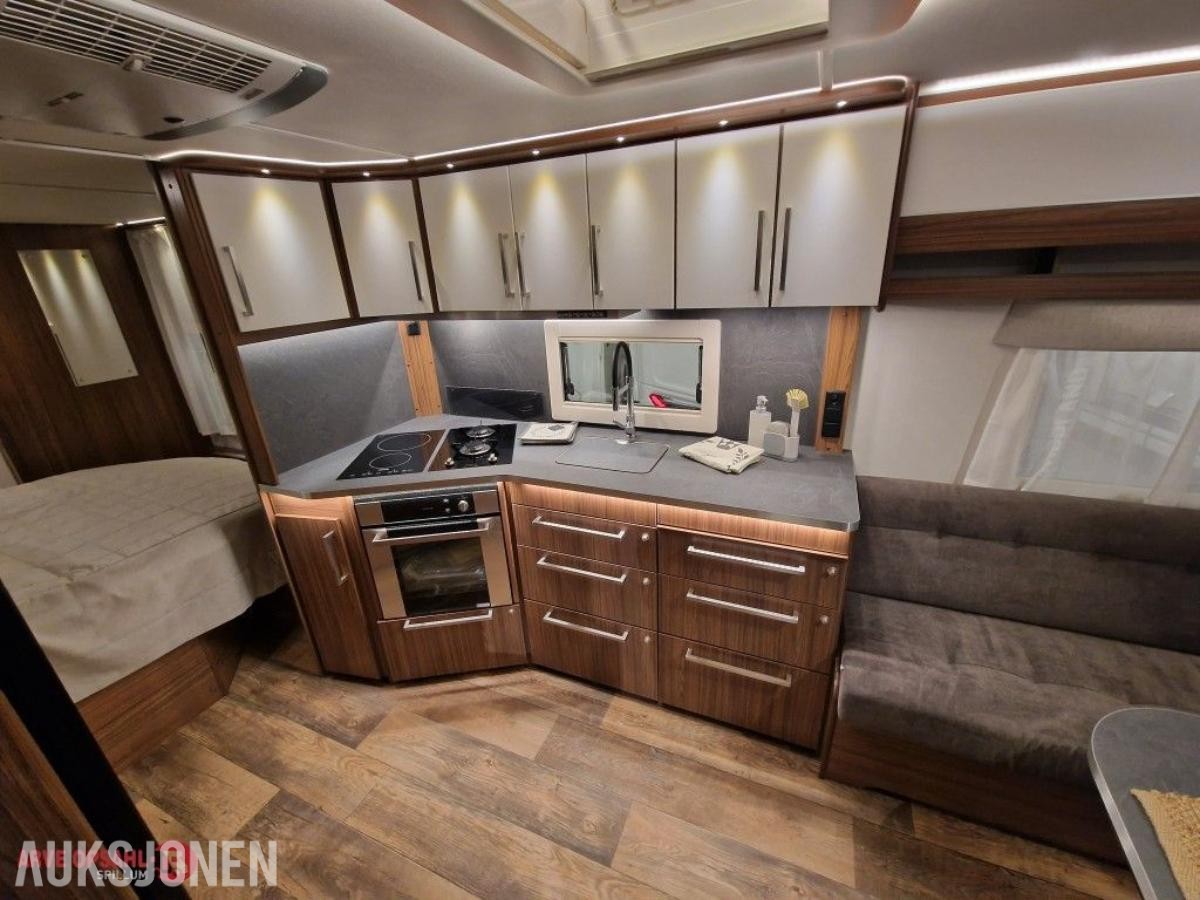 2023 Campingvogn - Polar Customized 680 BQDA + Mover Xt4 /Solcelle/Markise