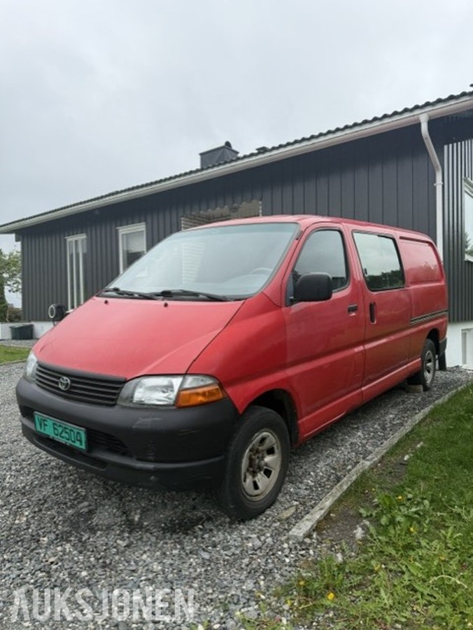 2004 Toyota HiAce 2.5-102 D 4WD, 292256km