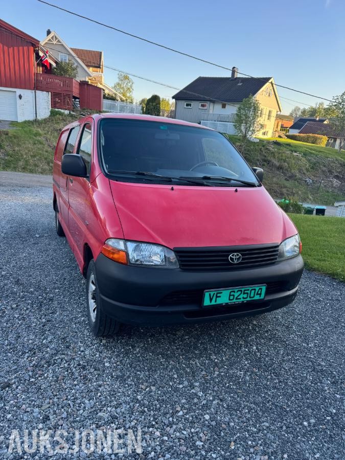 2004 Toyota HiAce 2.5-102 D 4WD, 292256km